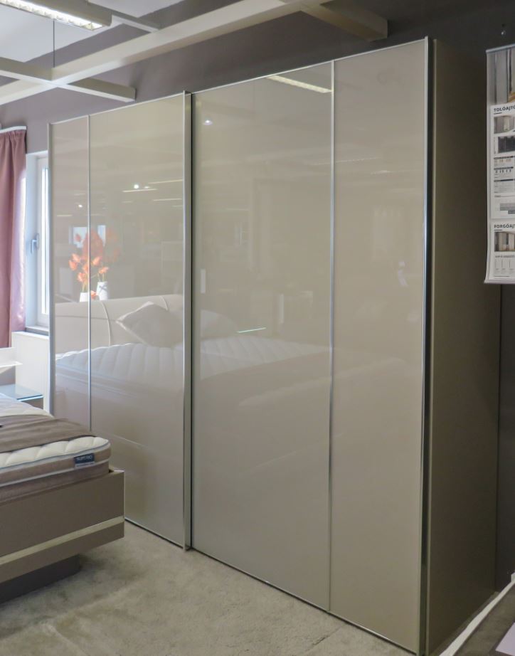 Sonett tolóajtós szekrény, homok dekor-homok üveg, króm, EXTRA belső kiegészítőkkel, 249x222x68cm