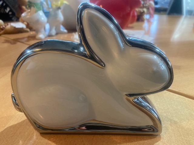 369677 "Filly" nyúl, fehér-króm mázas kerámia"k"