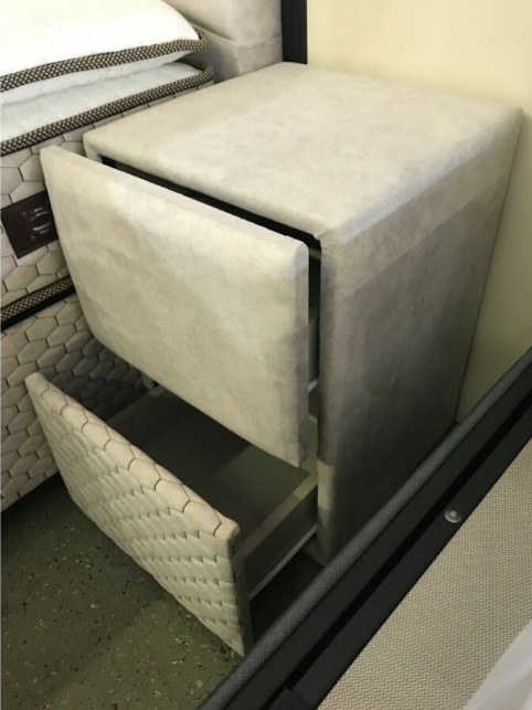 Bábel éjjeliszekrény, magnolia beige